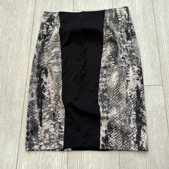 🎈4 LISTINGS FOR $20 Mossimo Snake Skin Black Pencil Skirt size Medium - Picture 2 of 5